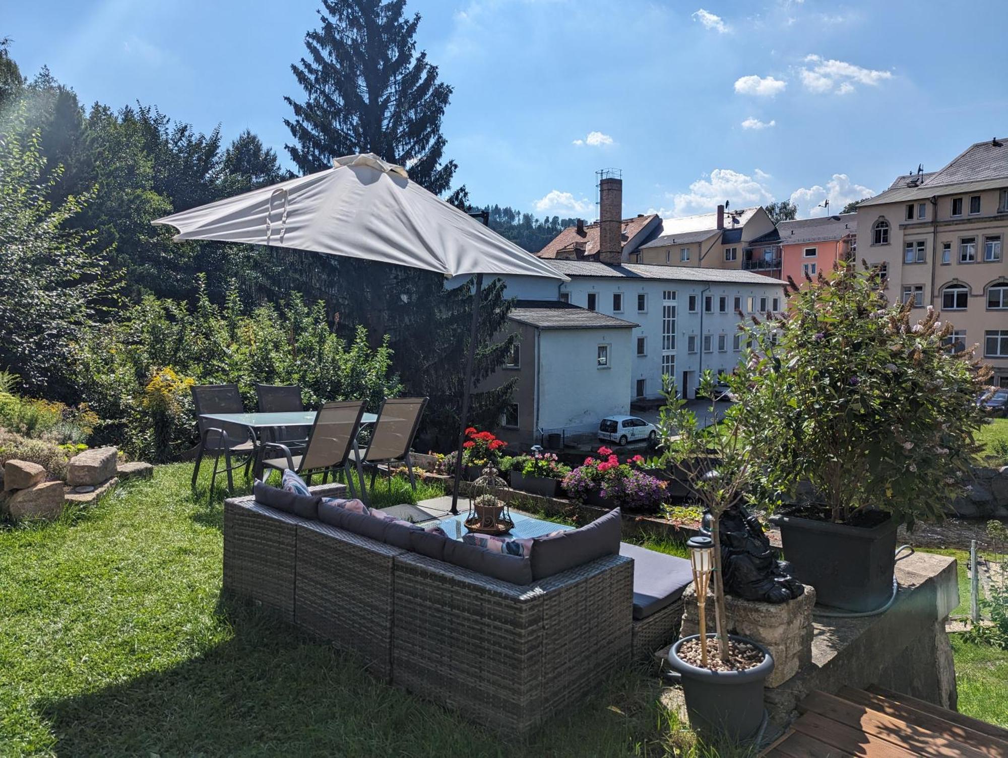 F2 - Urlaubsmagie Sauna, Whirlpool, Pool & Garten Sebnitz Dış mekan fotoğraf
