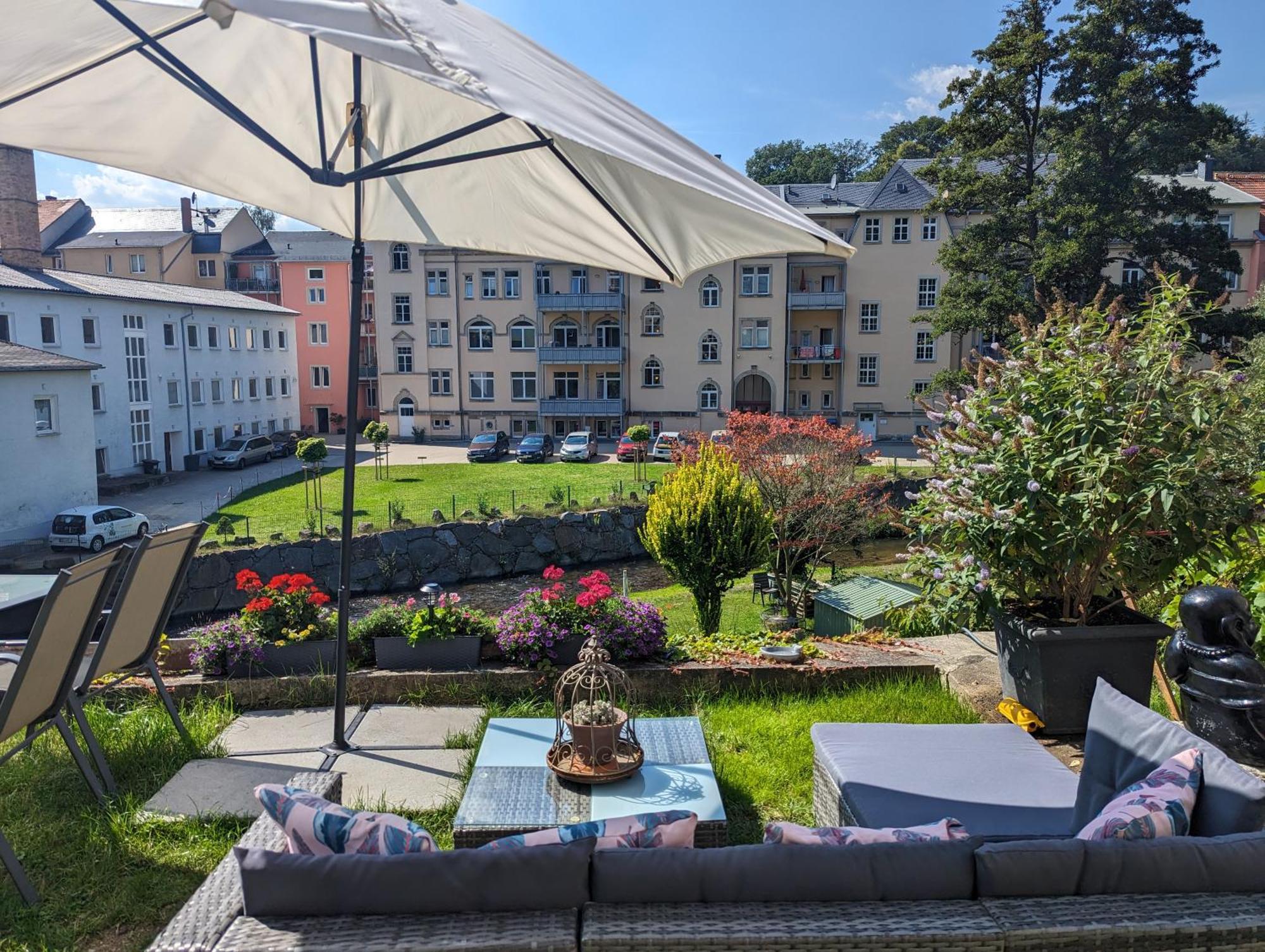 F2 - Urlaubsmagie Sauna, Whirlpool, Pool & Garten Sebnitz Dış mekan fotoğraf
