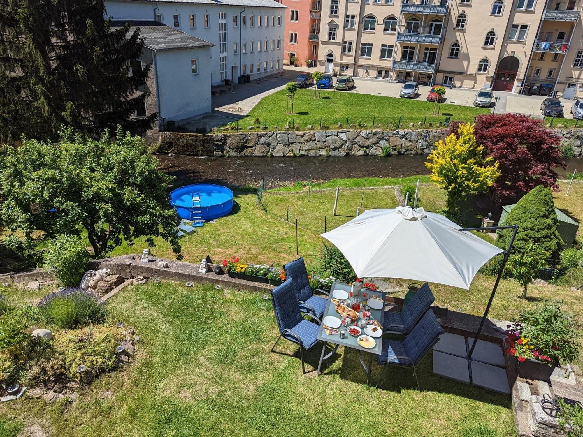 F2 - Urlaubsmagie Sauna, Whirlpool, Pool & Garten Sebnitz Dış mekan fotoğraf